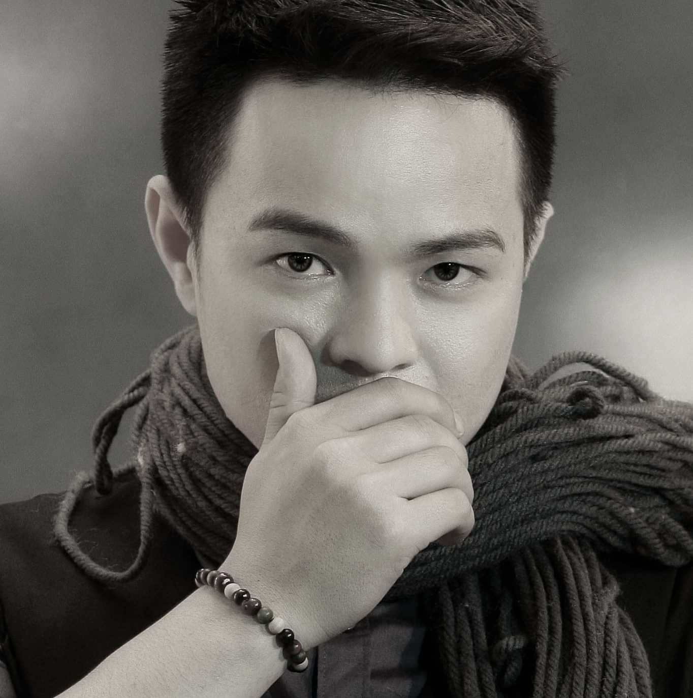 Nguyễn Xuân Tuấn Dương – ‘người hát tình ca’ ca ngợi quê hương đất nước, tình yêu đôi lứa. 