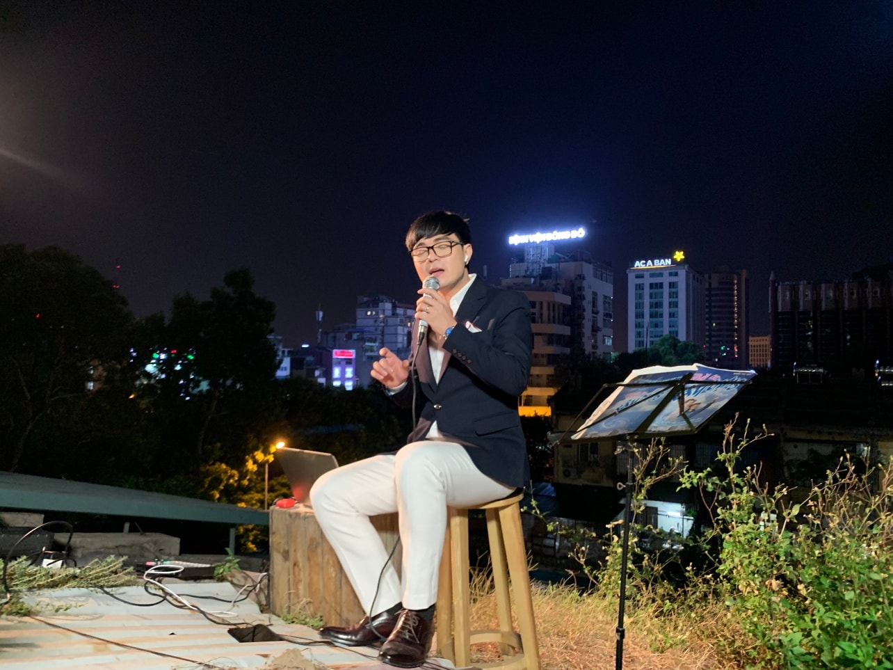 Sự say sưa trong nghệ thuật của Người hát tình ca Nguyễn Xuân Tuấn Dương là không phải bàn cãi. 