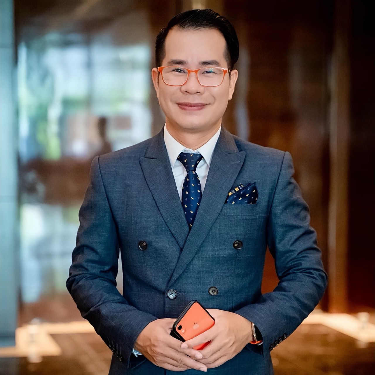 MC Phạm Hồng Phong được mệnh danh là "Người dẫn chuyện các đêm nhạc của sao" .(ảnh:nvcc)